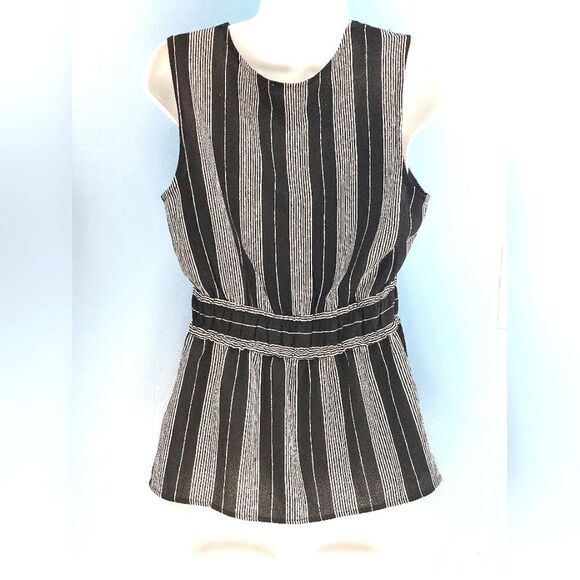 Monteau Los Angelas Sleeveless Top - Picture 2 of 4